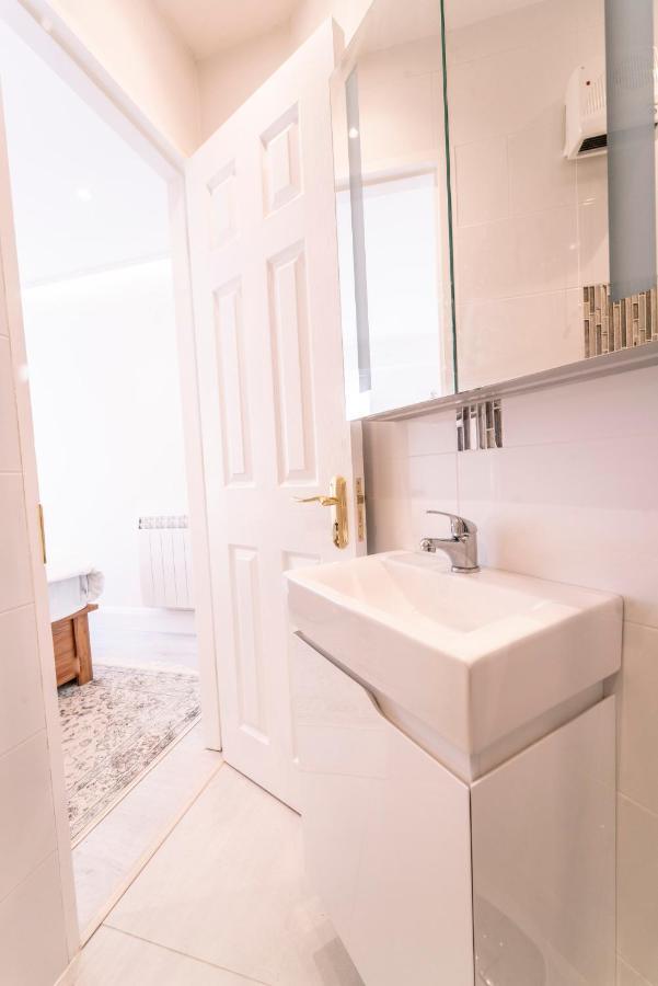 Luxurious Seaside Apartment Galway Buitenkant foto